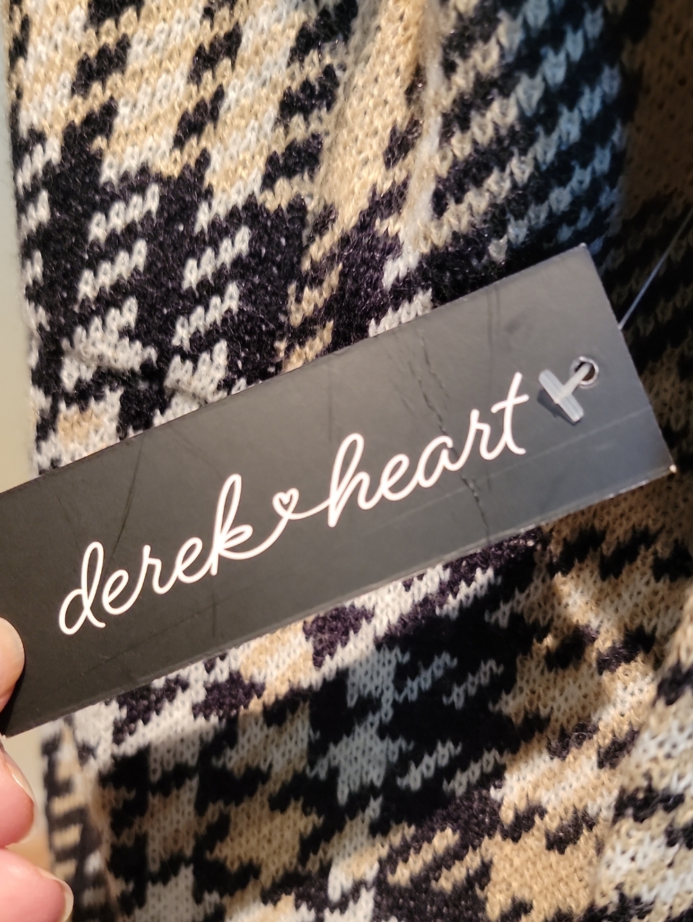 Derek Heart Button Up Cardigan - Picture 4 of 10